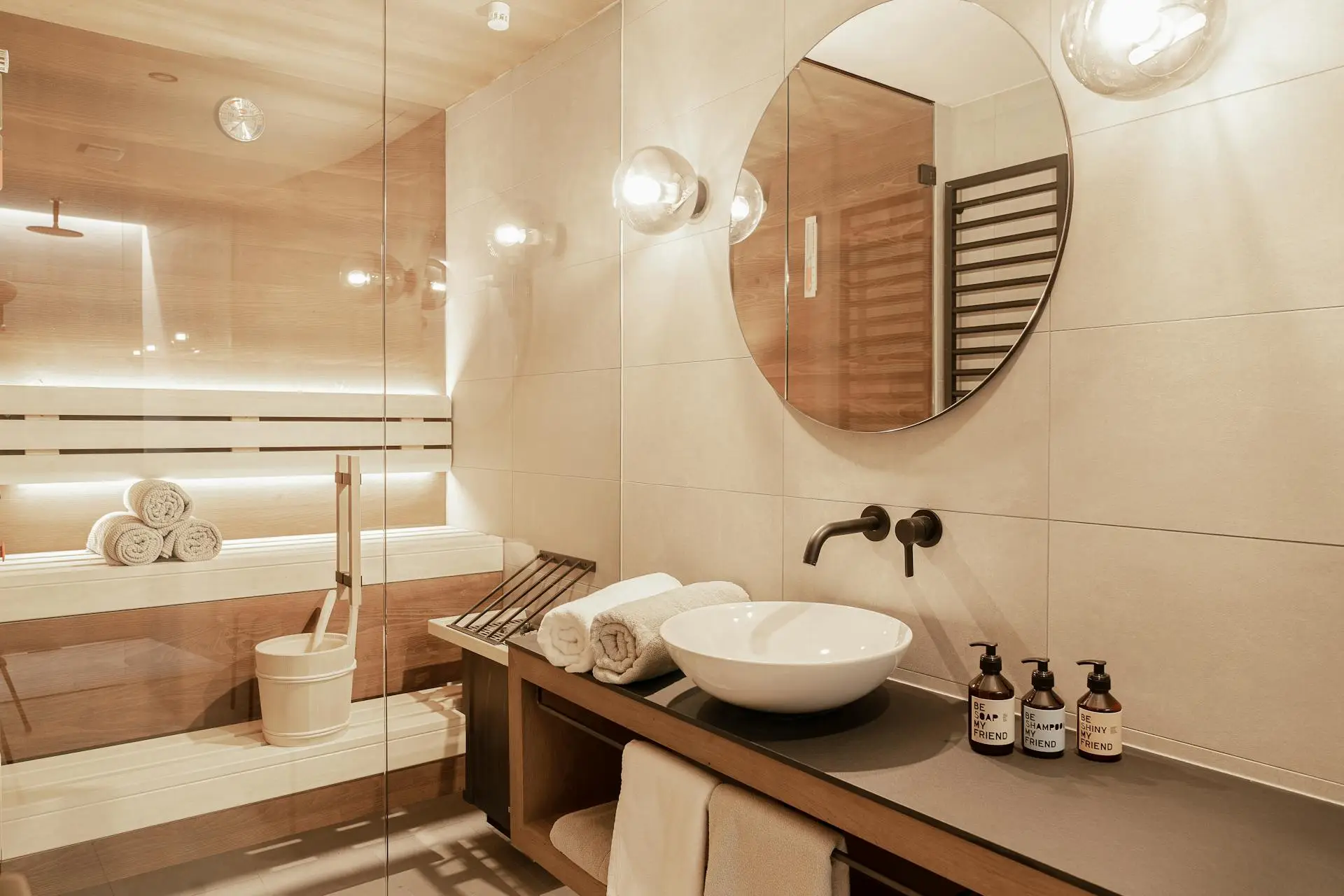 Massage dispensé en chambre dans un hôtel haut de gamme